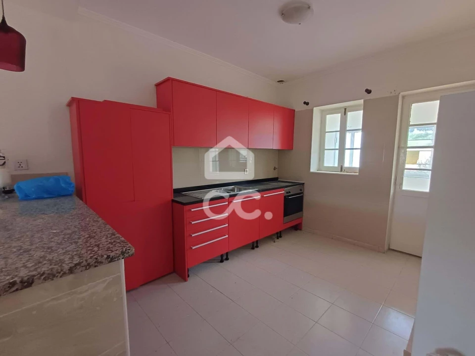 Moradia T4 para Venda em Praia da Vitoria (Santa Cruz) Foto 3