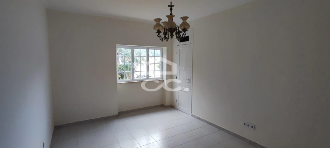 Moradia T4 para Venda em Praia da Vitoria (Santa Cruz) Foto 6