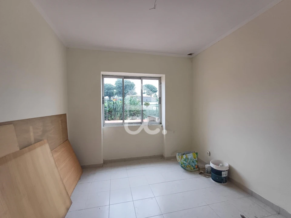 Moradia T4 para Venda em Praia da Vitoria (Santa Cruz) Foto 8