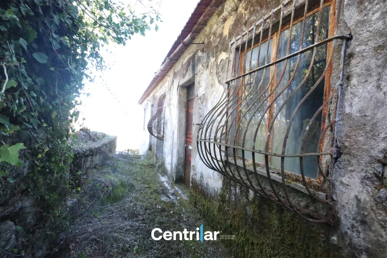 Moradia T0 para Venda em Infias Foto 3