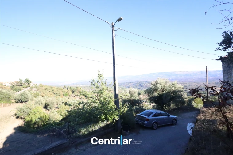 Moradia T0 para Venda em Infias Foto 9