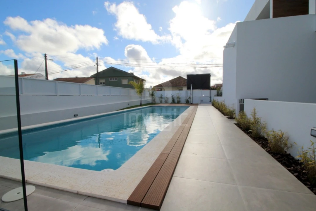 Moradia T4 para Venda em Loures Foto 27