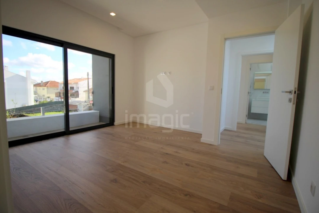 Moradia T4 para Venda em Loures Foto 20