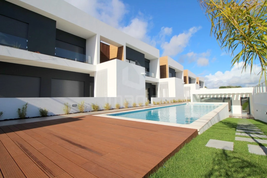 Moradia T4 para Venda em Loures Foto 1