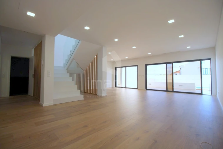 Moradia T4 para Venda em Loures Foto 3