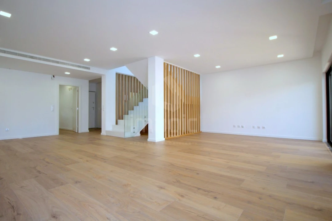 Moradia T4 para Venda em Loures Foto 3