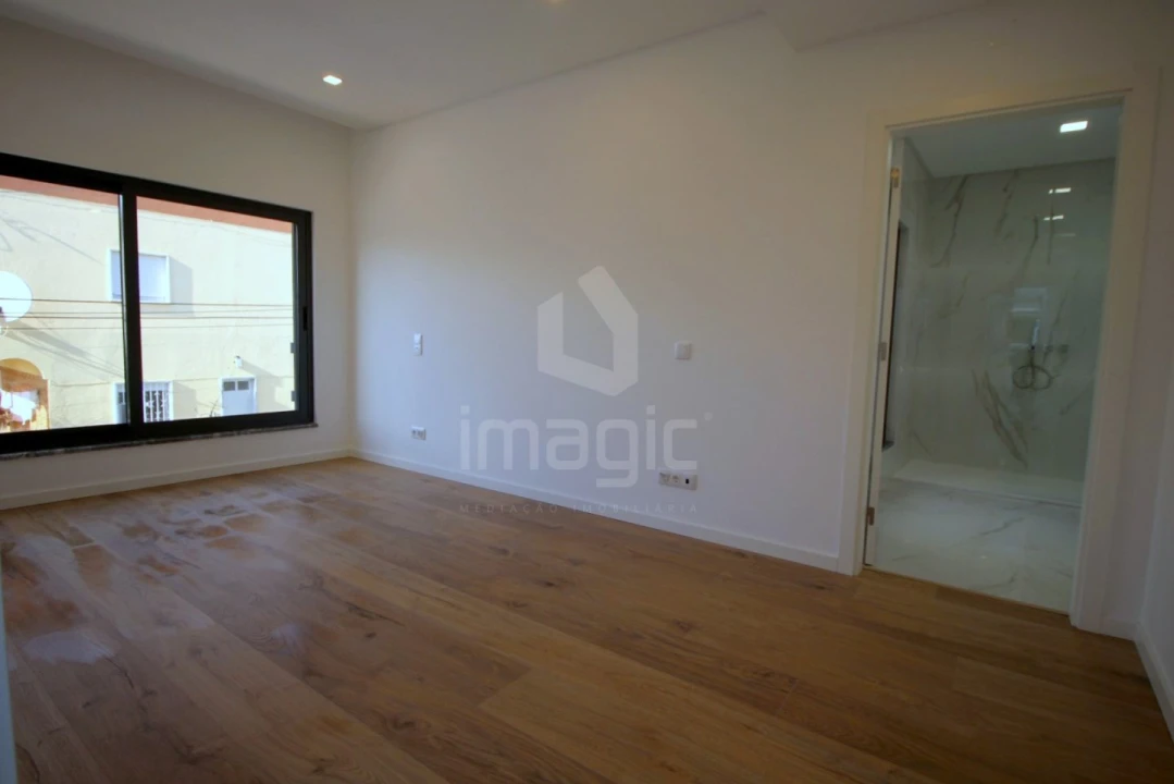 Moradia T4 para Venda em Loures Foto 16