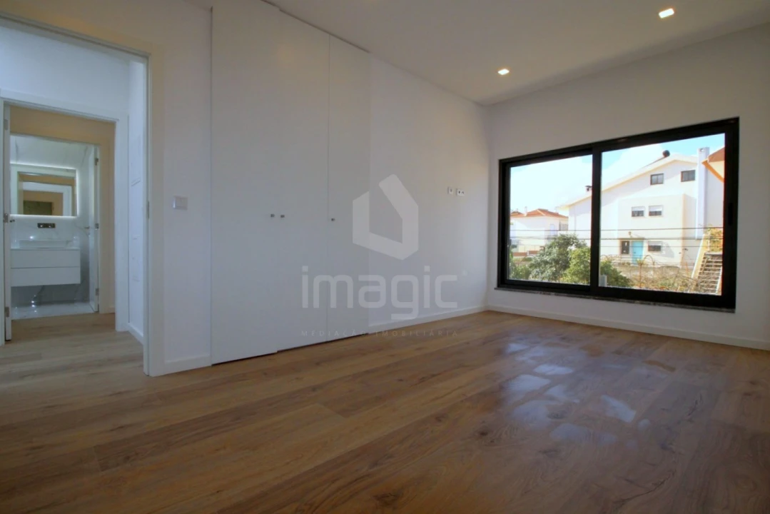 Moradia T4 para Venda em Loures Foto 18