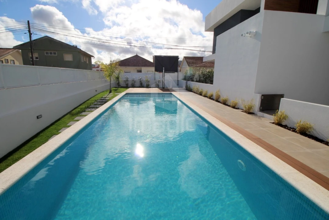 Moradia T4 para Venda em Loures Foto 2