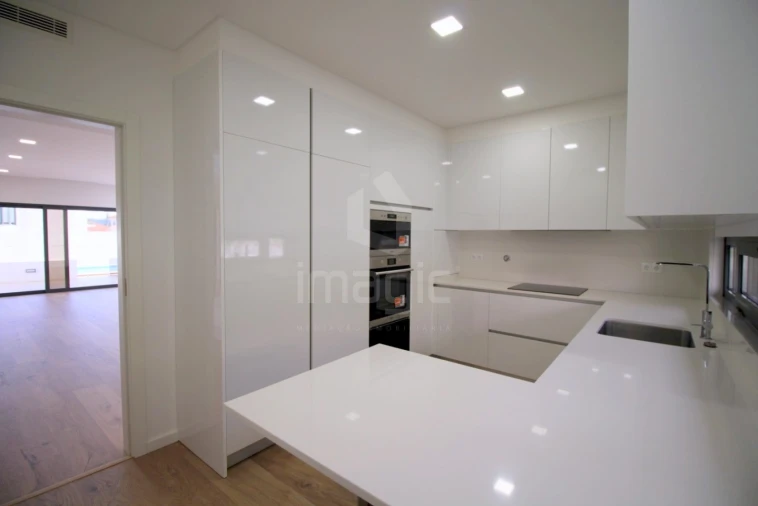 Moradia T4 para Venda em Loures Foto 8