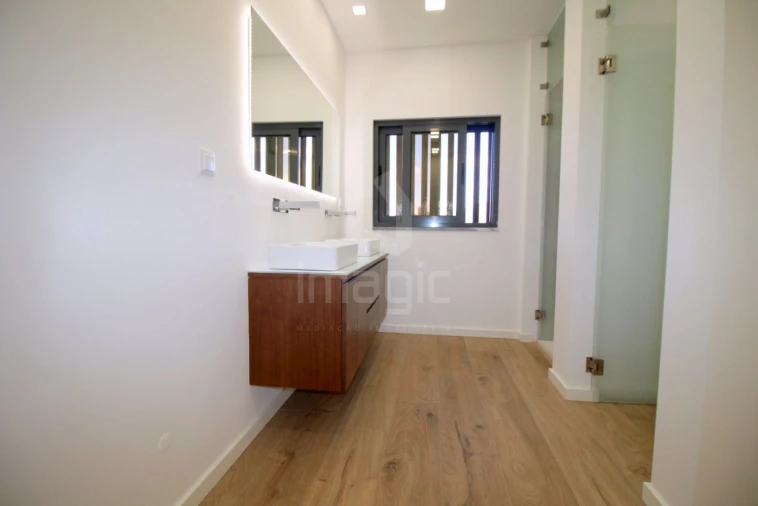 Moradia T4 para Venda em Loures Foto 23