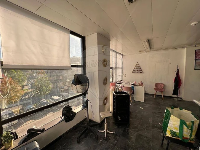 Loja para Venda em Santo António dos Cavaleiros e Frielas Foto 6