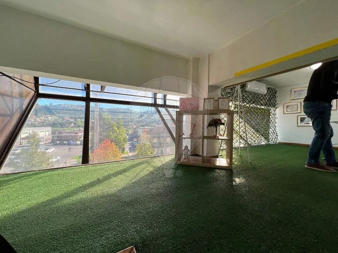 Loja para Venda em Santo António dos Cavaleiros e Frielas Foto 16