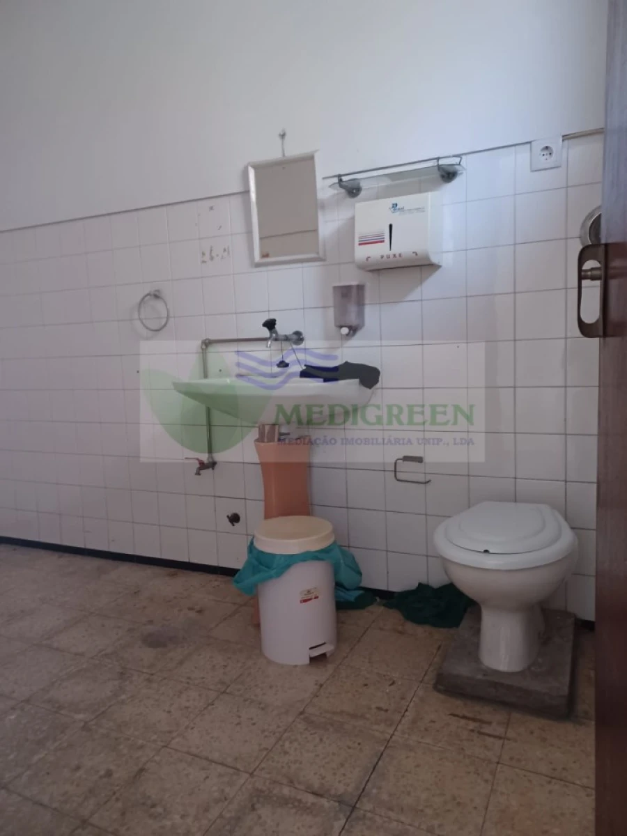 Loja para Arrendamento em Sever do Vouga Foto 11