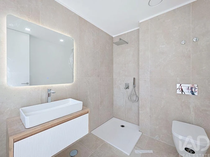 Moradia T3 para Venda em Silveira Foto 16