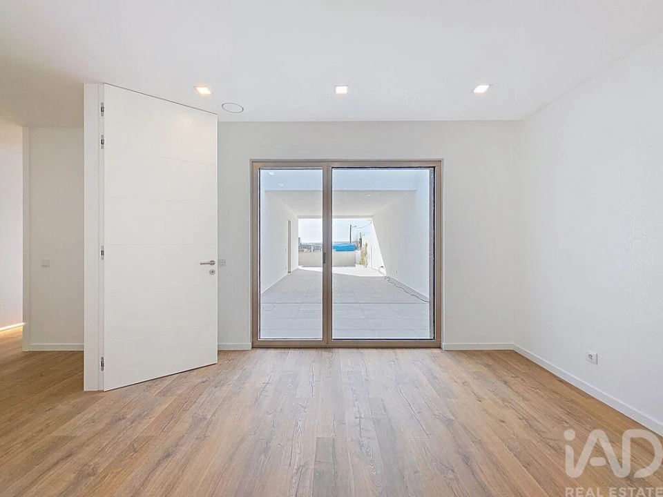 Moradia T3 para Venda em Silveira Foto 11