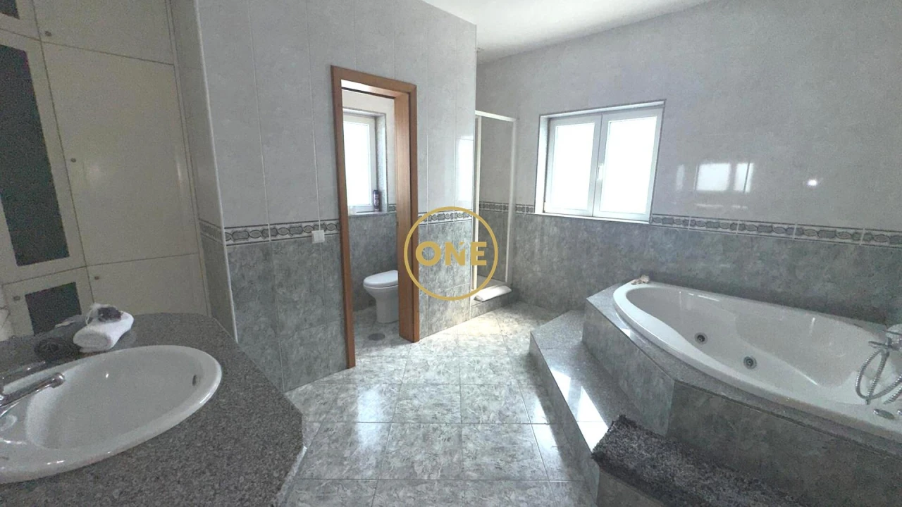 Moradia T5 para Venda em Rio Mau e Arcos Foto 22