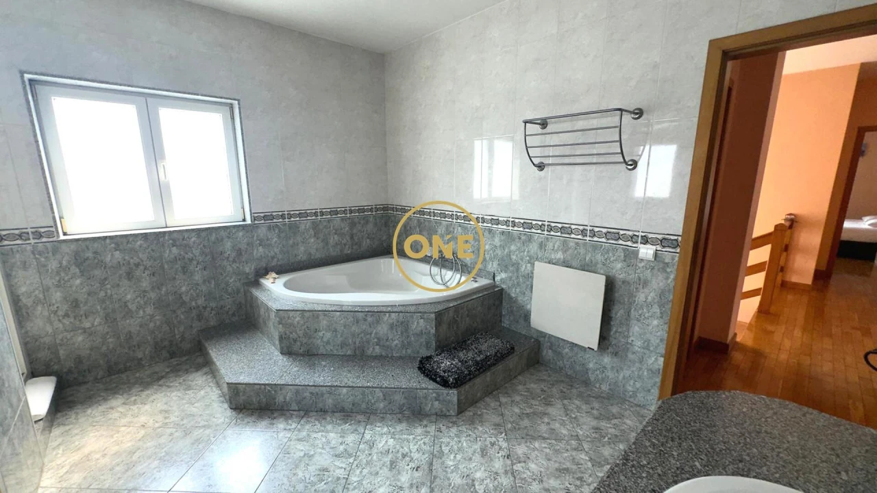 Moradia T5 para Venda em Rio Mau e Arcos Foto 23