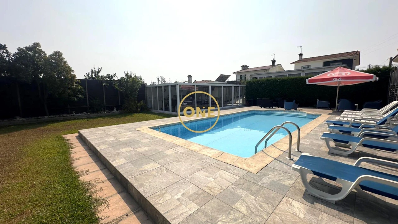 Moradia T5 para Venda em Rio Mau e Arcos Foto 1