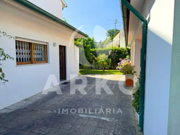 Moradia T3 para Venda em Santo Tirso, Couto (Santa Cristina e São Miguel) e Burgães