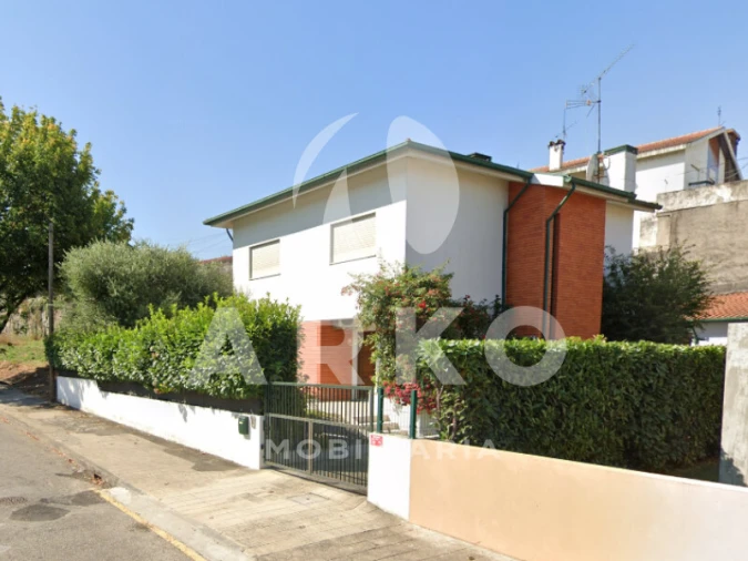 Moradia T3 para Venda em Santo Tirso, Couto (Santa Cristina e São Miguel) e Burgães Foto 3