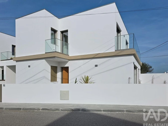 Moradia T3 para Venda em Silveira Foto 3