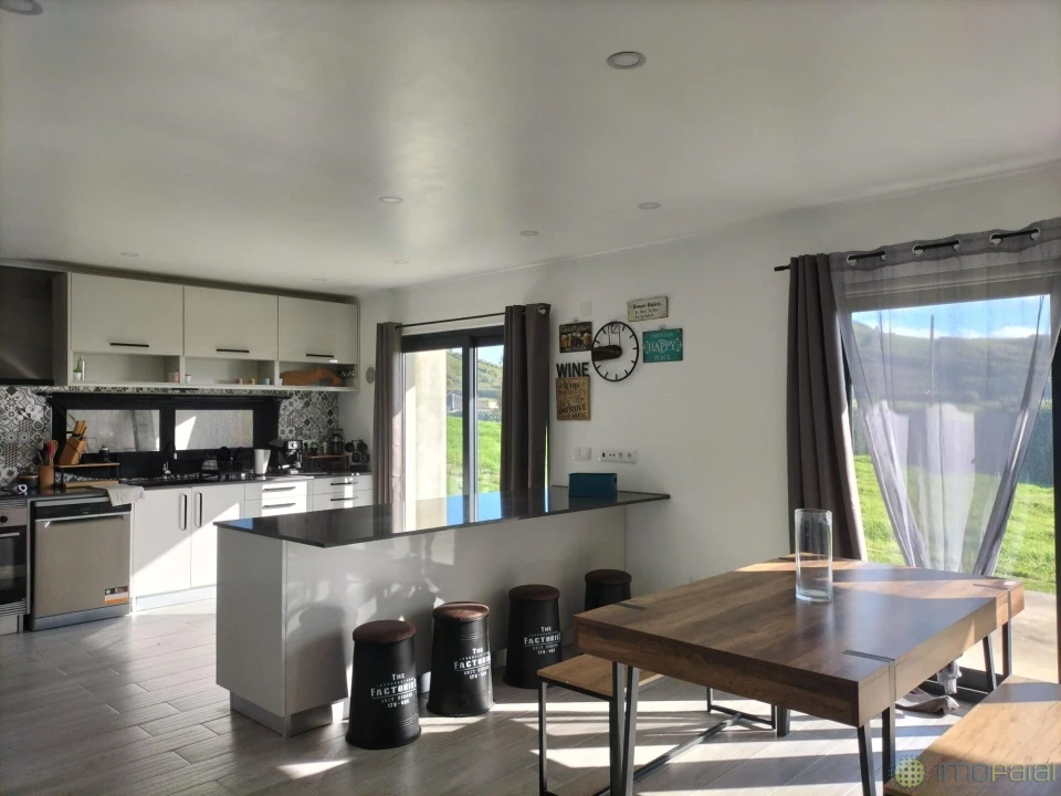 Moradia T3 para Venda em Feteira Foto 4