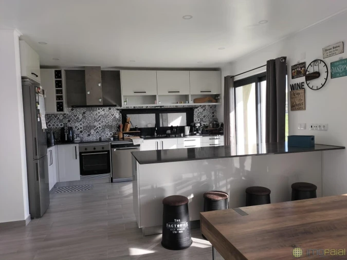 Moradia T3 para Venda em Feteira Foto 5