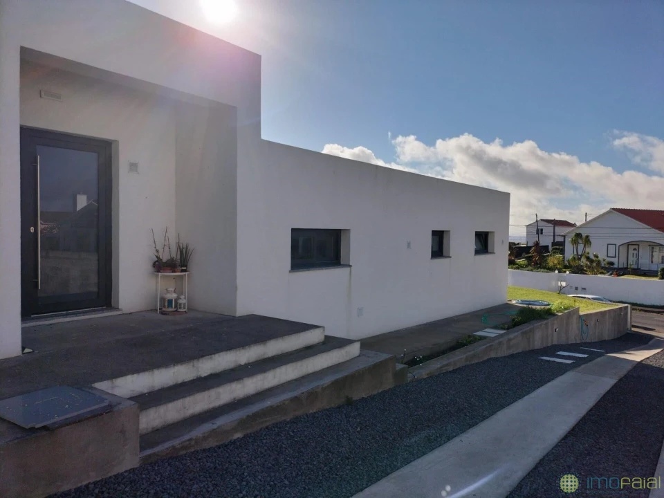 Moradia T3 para Venda em Feteira Foto 3