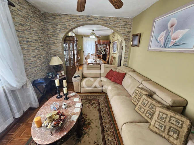 Moradia T4 para Venda em Ginetes Foto 1