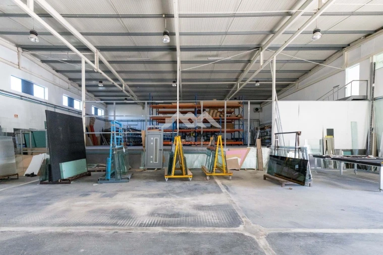 Armazém para Venda em Ermesinde Foto 2