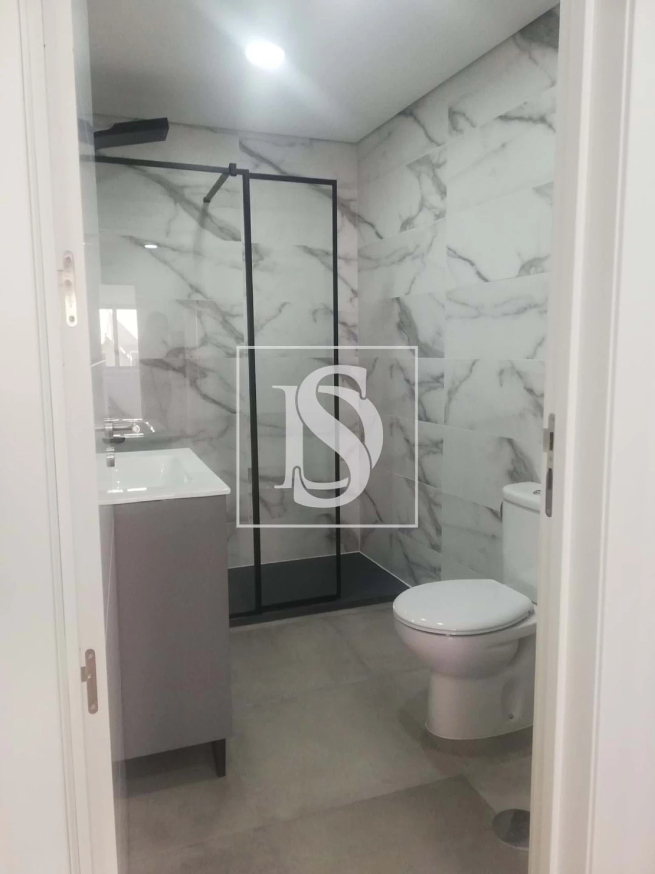 Apartamento T1 para Venda em Cedofeita, Santo Ildefonso, Sé, Miragaia, São Nicolau e Vitória Foto 7