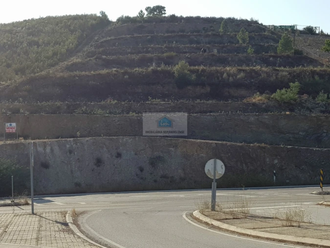 Terreno para Venda em Mirandela Foto 2