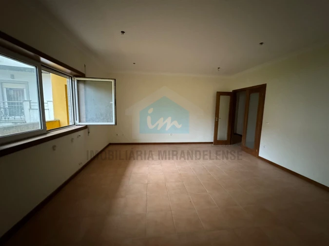 Apartamento T2 para Venda em Vinhais Foto 3