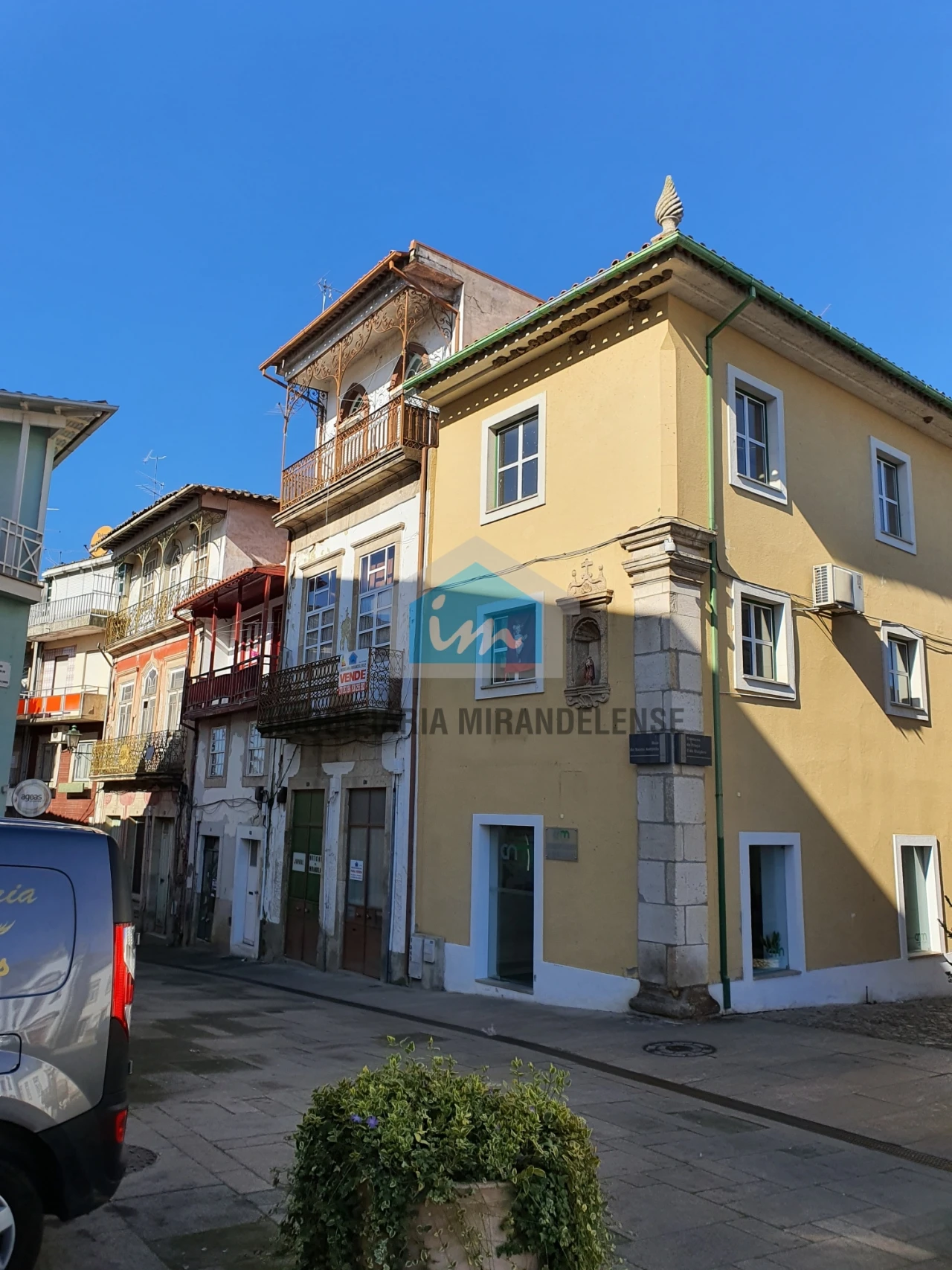 Prédio para Venda em Mirandela Foto 1