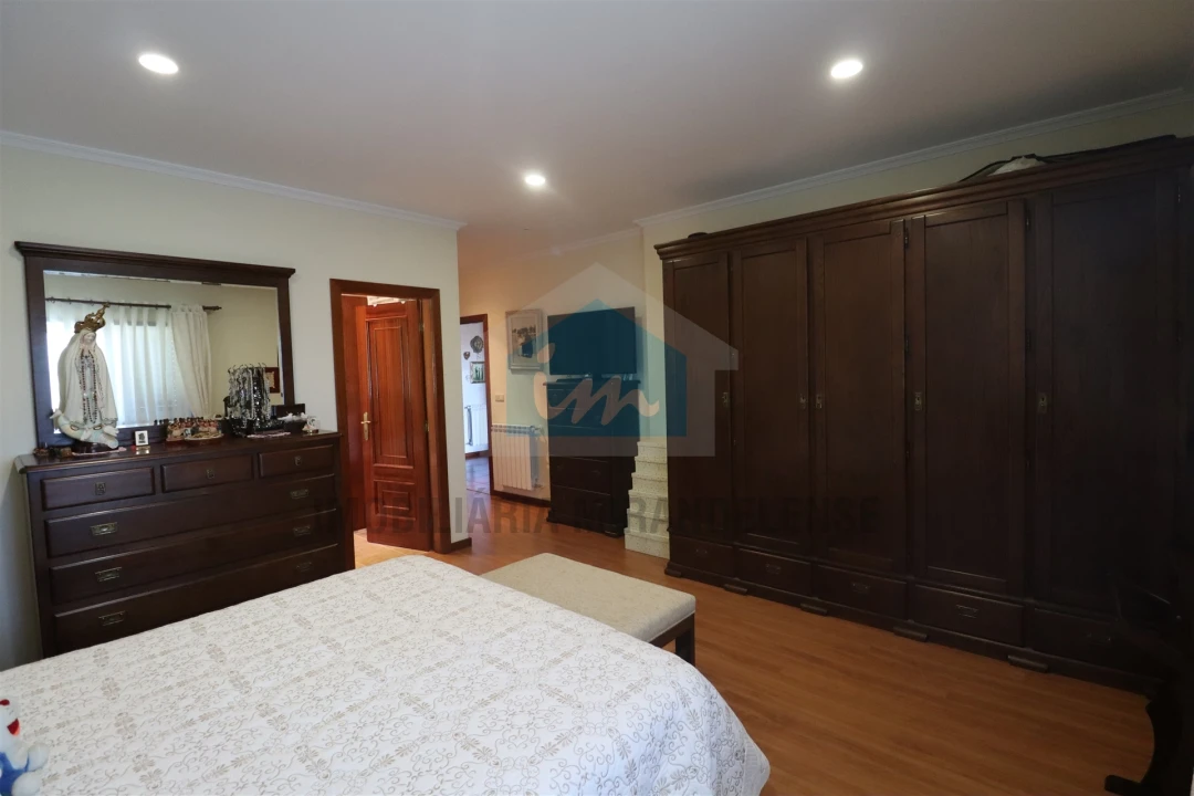 Moradia T6 para Venda em São Salvador Foto 12