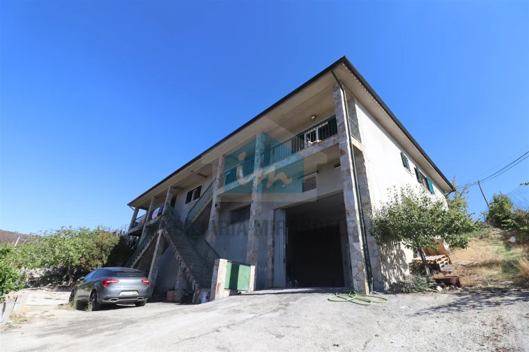 Moradia T6 para Venda em São Salvador