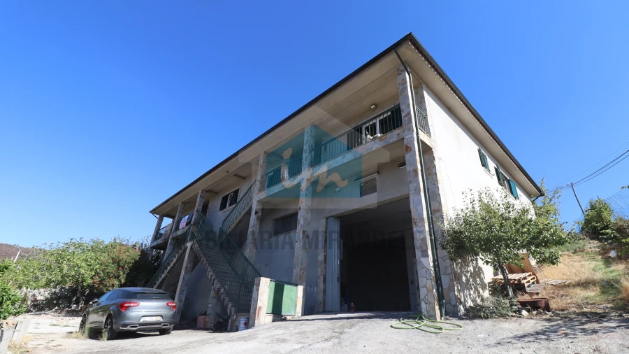 Moradia T6 para Venda em São Salvador