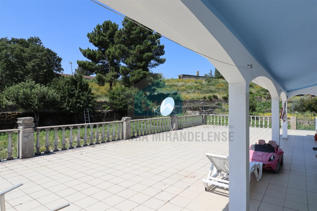 Moradia T3 para Venda em Carrazeda de Ansiães Foto 2