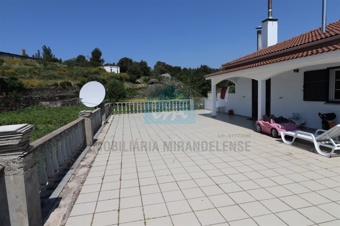 Moradia T3 para Venda em Carrazeda de Ansiães Foto 7