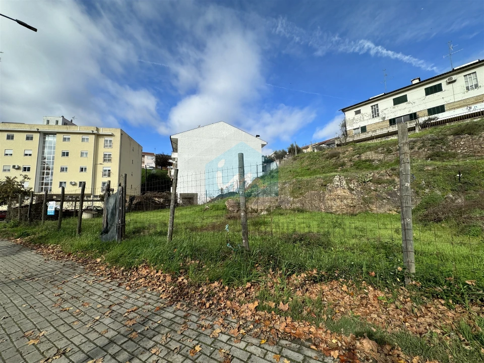 Terreno para Venda em Mirandela Foto 1