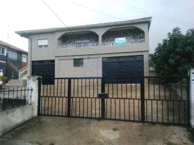 Moradia T4 para Venda em Samões Foto 1