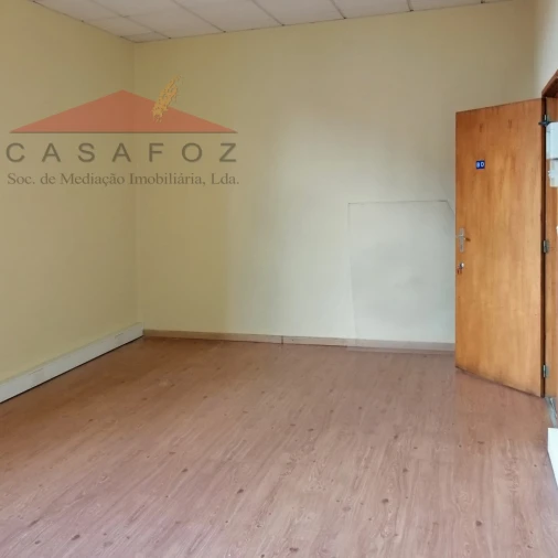 Escritório para Arrendamento em Paranhos Foto 3