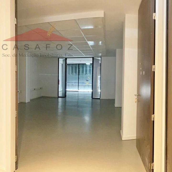 Armazém para Arrendamento em Paranhos Foto 5