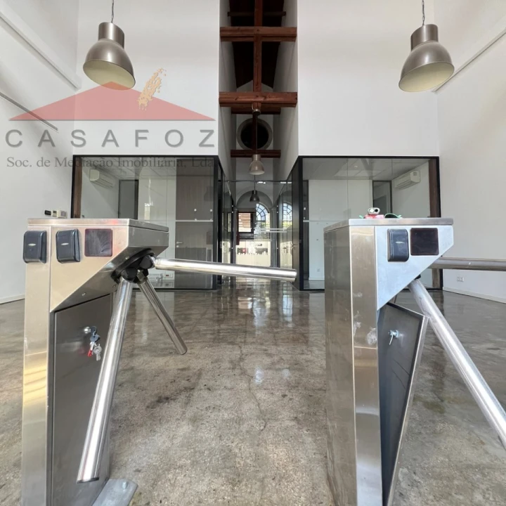 Armazém para Arrendamento em Paranhos Foto 7