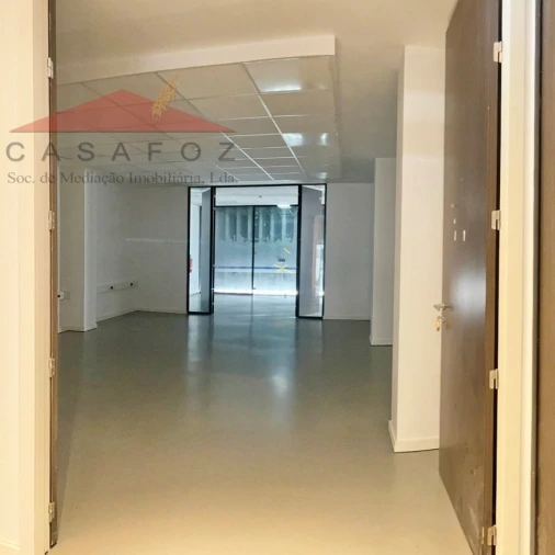 Armazém para Arrendamento em Paranhos Foto 5