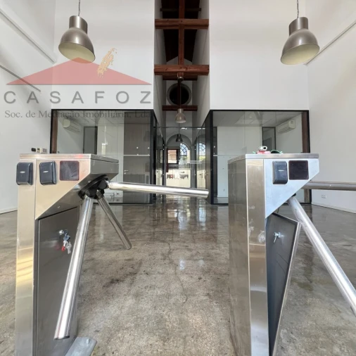 Armazém para Arrendamento em Paranhos Foto 7