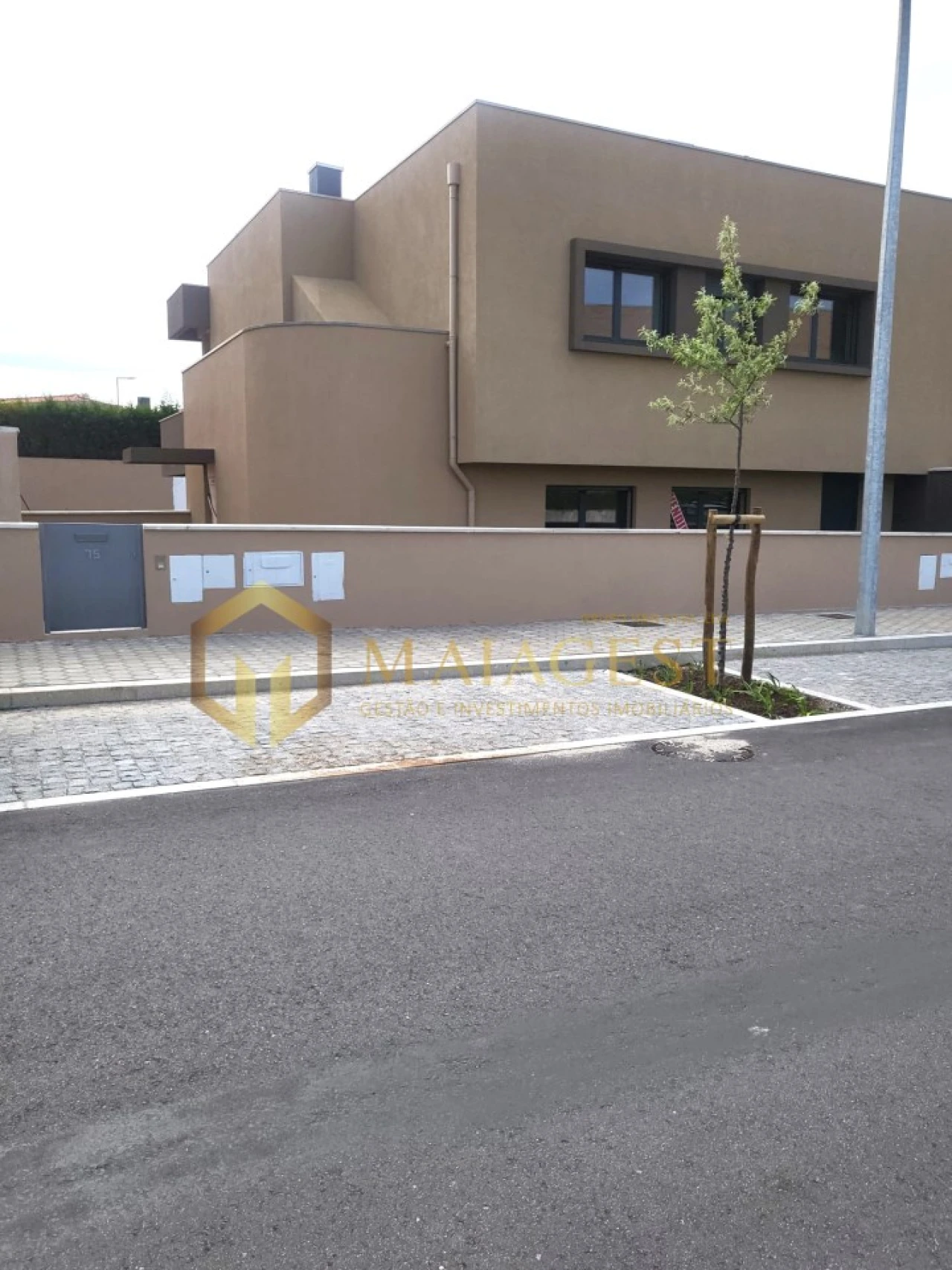 Moradia T3 para Venda em Madalena Foto 2