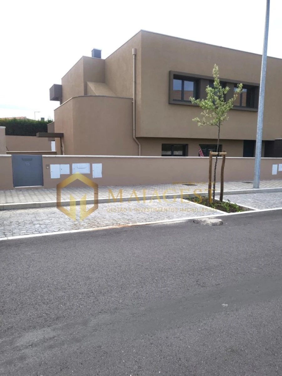 Moradia T3 para Venda em Madalena Foto 2