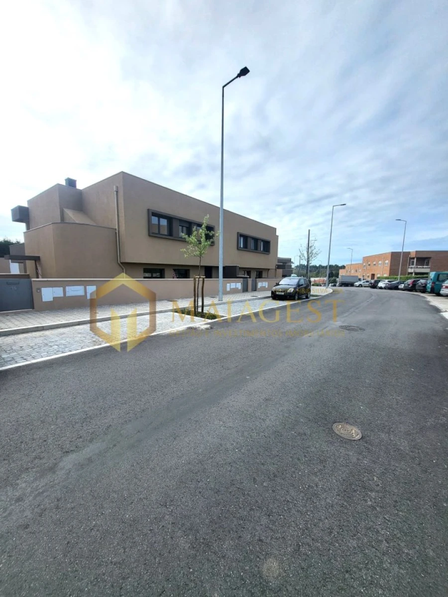 Moradia T3 para Venda em Madalena Foto 3